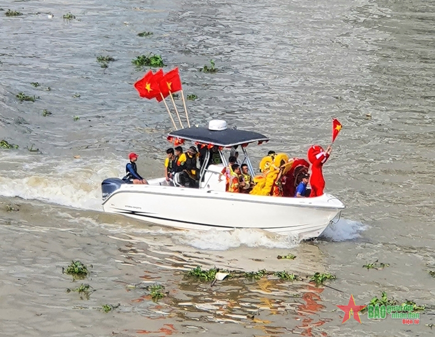 Tp Hồ Chí Minh Hân Hoan Thưởng Lãm Đại Kỳ Mừng Lễ Quốc Khánh